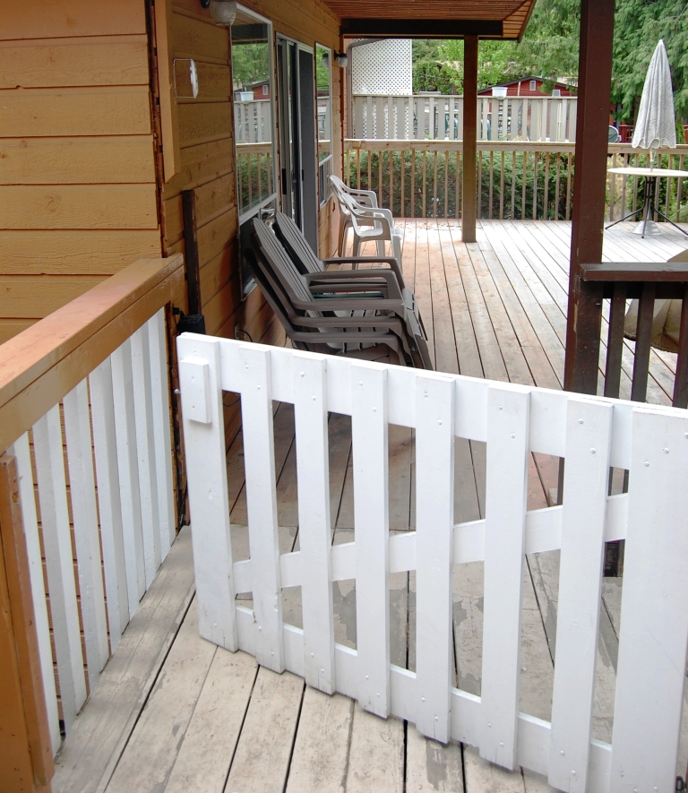 Adjoining Decks